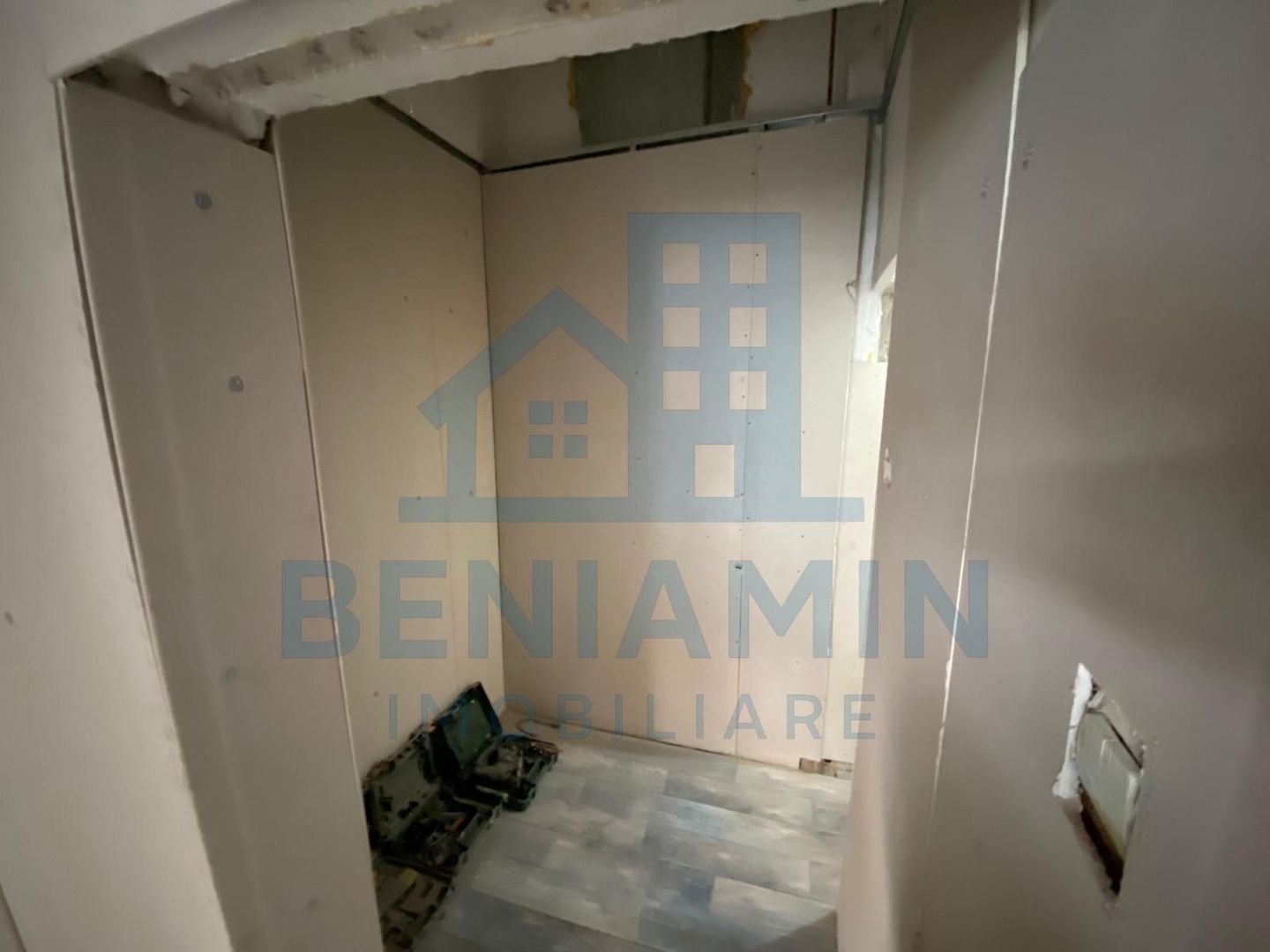 Spatiu comercial 44 mp, parter, renovabil dupa chirias, Craiovita - Poză 4