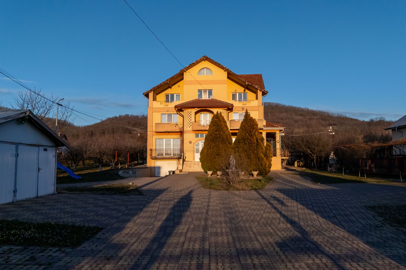 Vila superba | Teren 2300mp | Dealul cu tei | Aninoasa | Doicesti - Poză 4