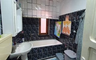 Casa cu 7 camere, 2 spatii comerciale, pretabila pt. birouri, Centru - Poză 8