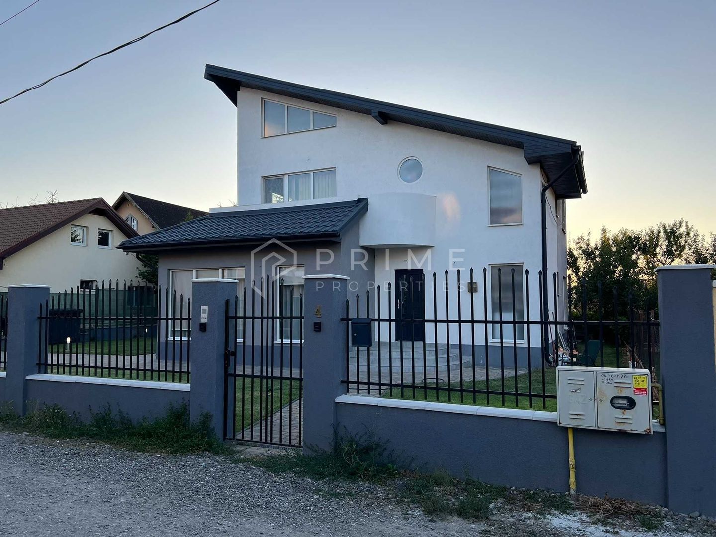 DE VÂNZARE: Casă Modernă „La Cheie” (175 mp) | 7 Noiembrie - Poză 3
