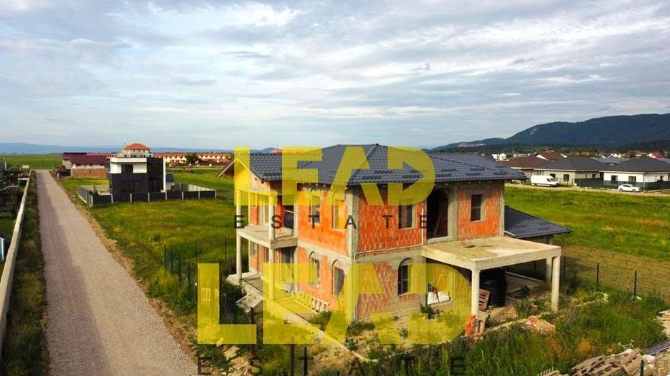 Oportunitate investitionala, Casa la rosu in Cristian! - Poză 2