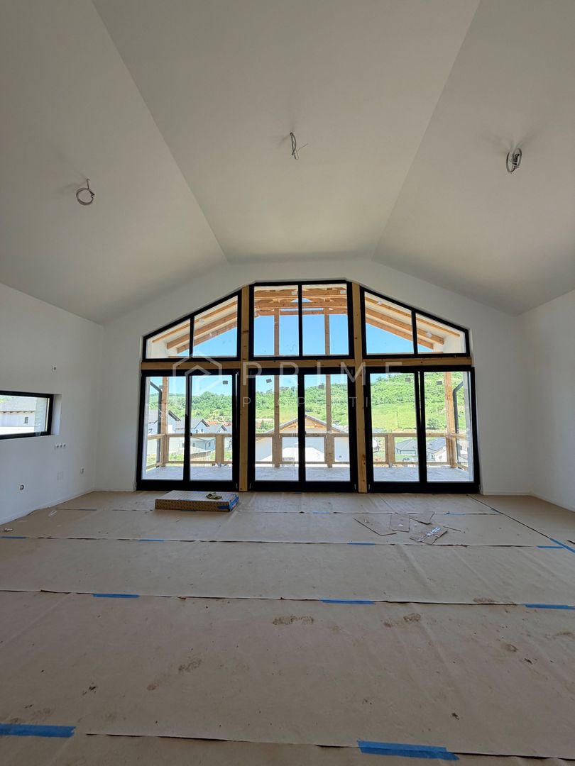 Vilă chalet modern cu perete panoramic de sticlă - Livezeni, Mureș - Poză 1