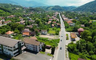 Teren intravilan,cu utilitati, front stradal apreciabil - Poză 1