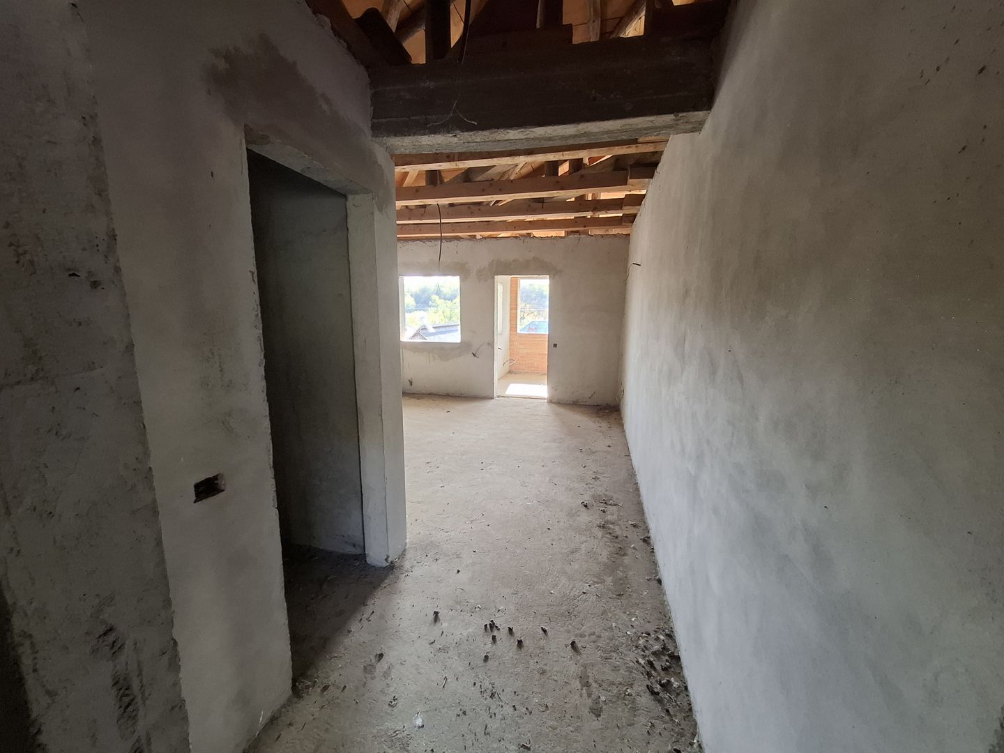 ila cu 6 camere + casă locuibilă pe teren intravilan de 1700 mp, cu vi - Poză 17