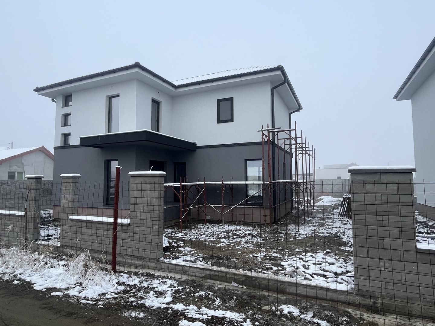 Sacalaz individuala P+E,Terasa,balcon,2 bai,5 camere,2 F.s - Poză 6