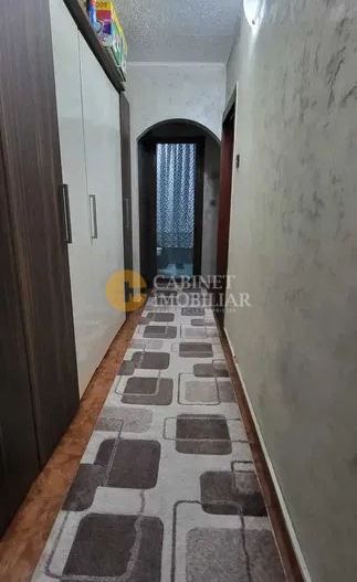 Cug - Selgros - 3 Camere Decomandat + Boxa .Bloc . 1992 - 72 Mp - Poză 5