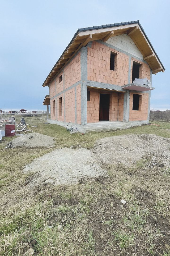 Casă P+M la roșu de vânzare în Cihei – Grigorescu II - Poză 2