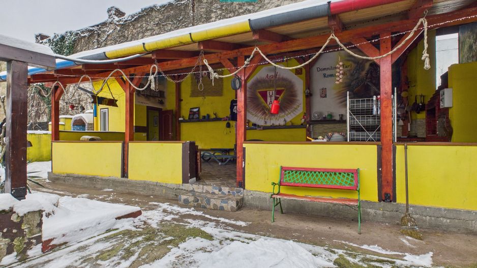 Casă cu 4 camere în zona Parneava - Poză 19