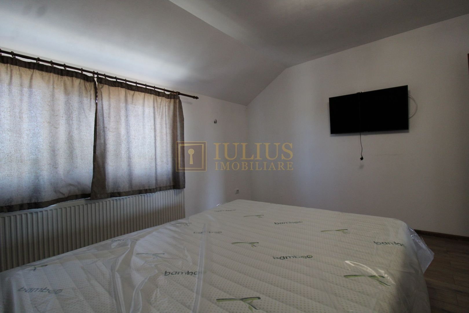 apartament la curte, 2 băi, loc de parcare, zona linistita, dressing - Poză 9