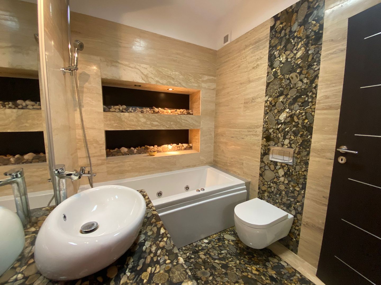 APARTAMENT PENTRU INVESTITORI I PIATA DOROBANTI - Poză 1