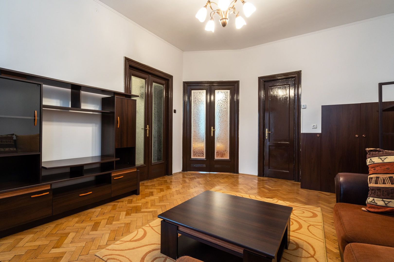 COMISION 0% - Apt.3 camere renovat,Bd. Lascar Catargiu, imobil fara risc seismic - Poză 2