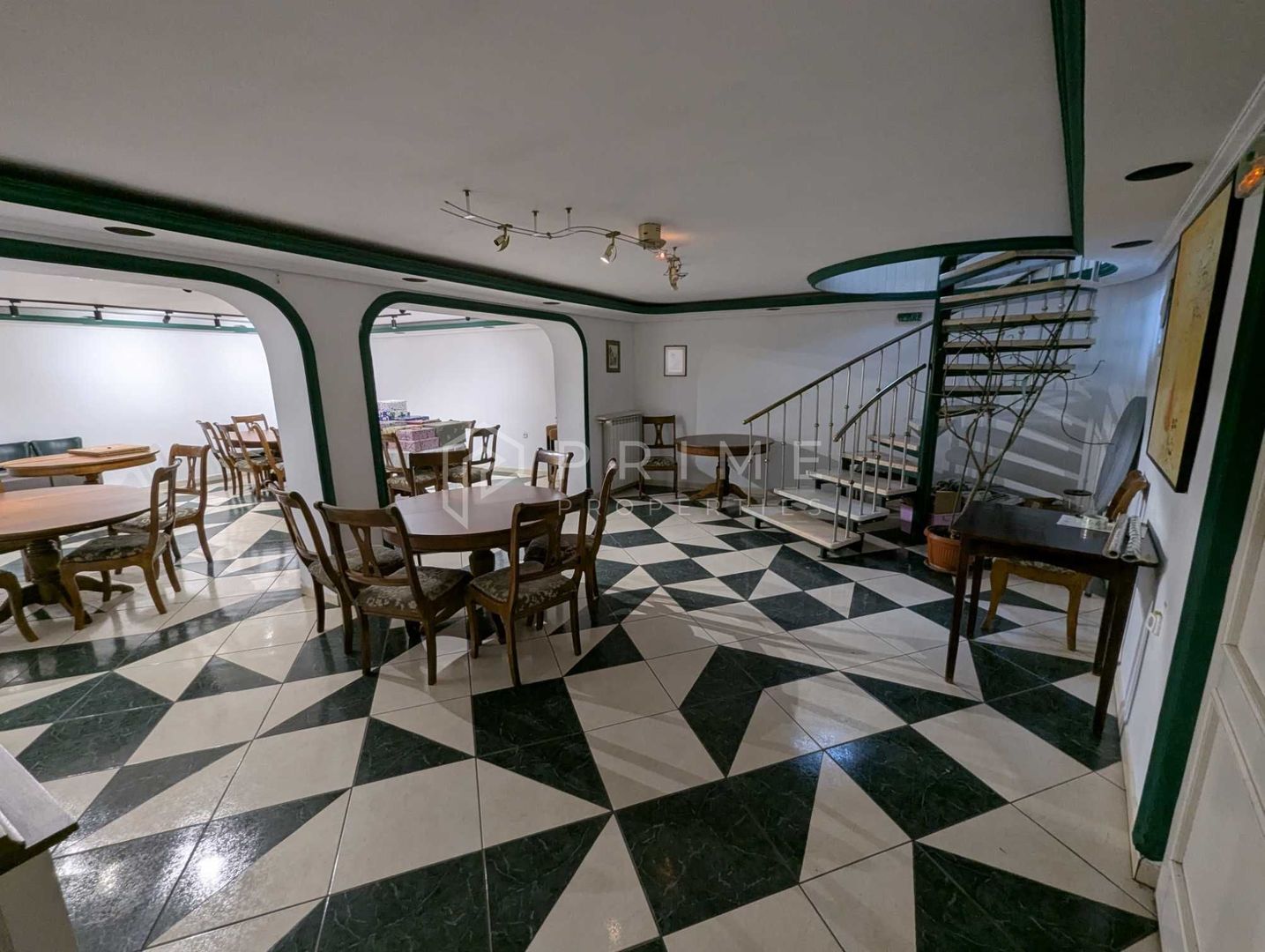 Spațiu Comercial Generos (384 mp) Amenajat ca Restaurant | Central - Poză 3