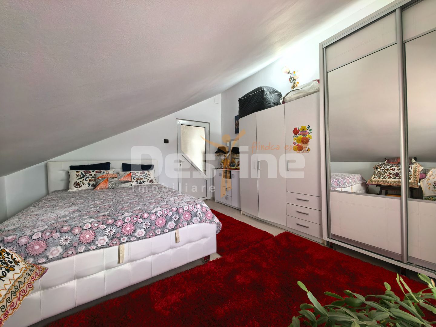 Casă cu 5 camere P+M 110 mp + 500 mp teren, mobilată - Poză 14