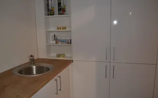 Studiou langa medicina cu scara interioara - Poză 11