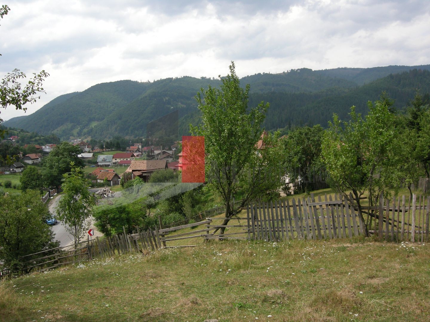 Teren intravilan 3214 mp  în Rucăr cu deschidere 56 m în DN73 - Poză 5