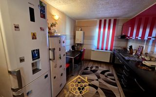 Apartament cu 3 camere in zona centrala - Filiasi - Poză 3