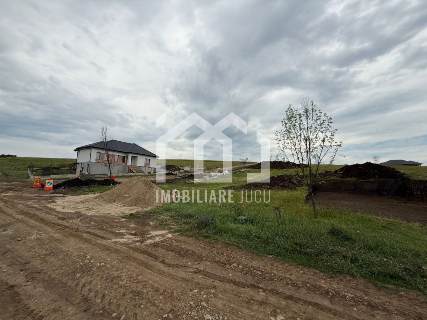 Loc de Casă 822 mp | Utilități | Jucu de Sus - Poză 1