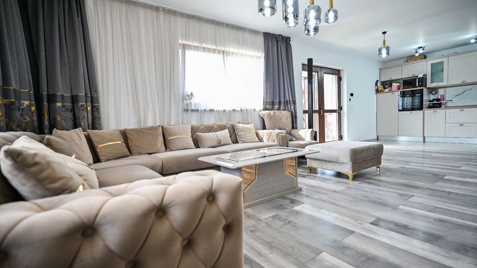 Casa individuală de vânzare Sânpetru, 5 camere, garaj, foișor, curte - Poză 2