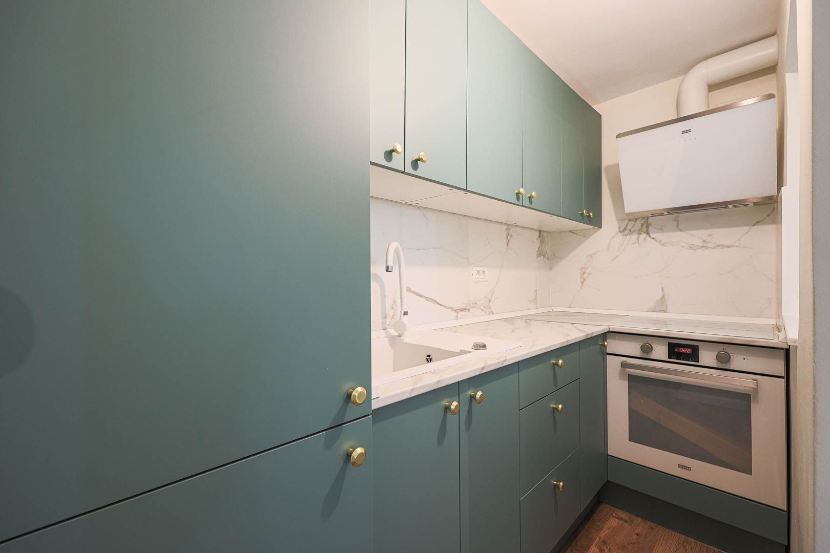 Apartament 95 mp pe Iuliu Maniu la casă, curte proprie inchisa - Poză 4