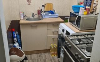 Decomandat renovat 2 camere sector 4 Resita - Poză 4