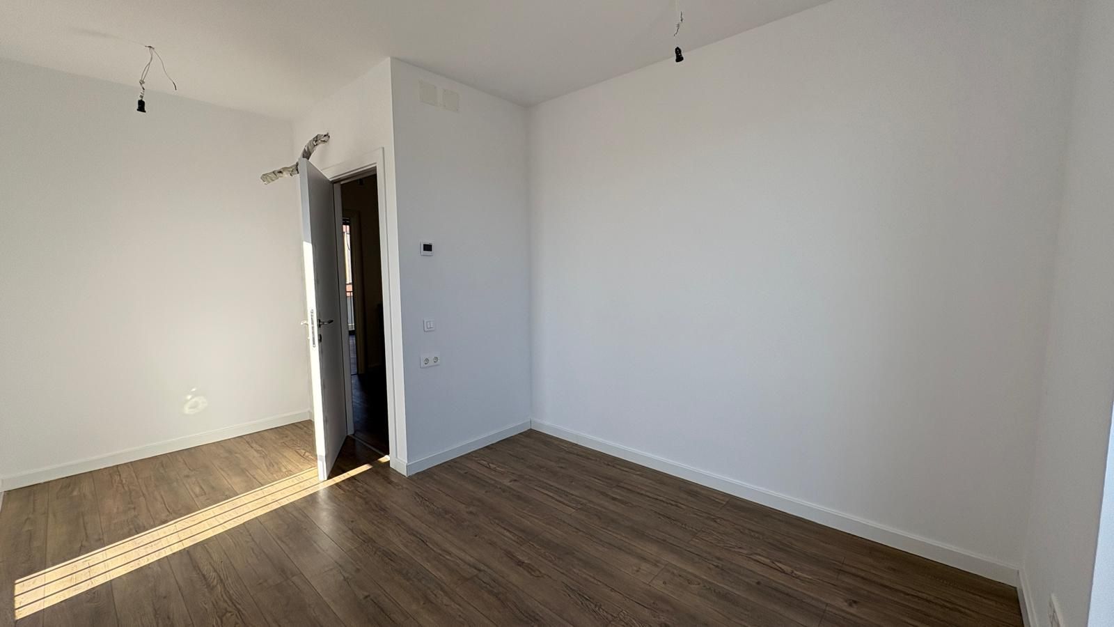 Casa 4 camere cu 2 locuri de parcare - Poză 12
