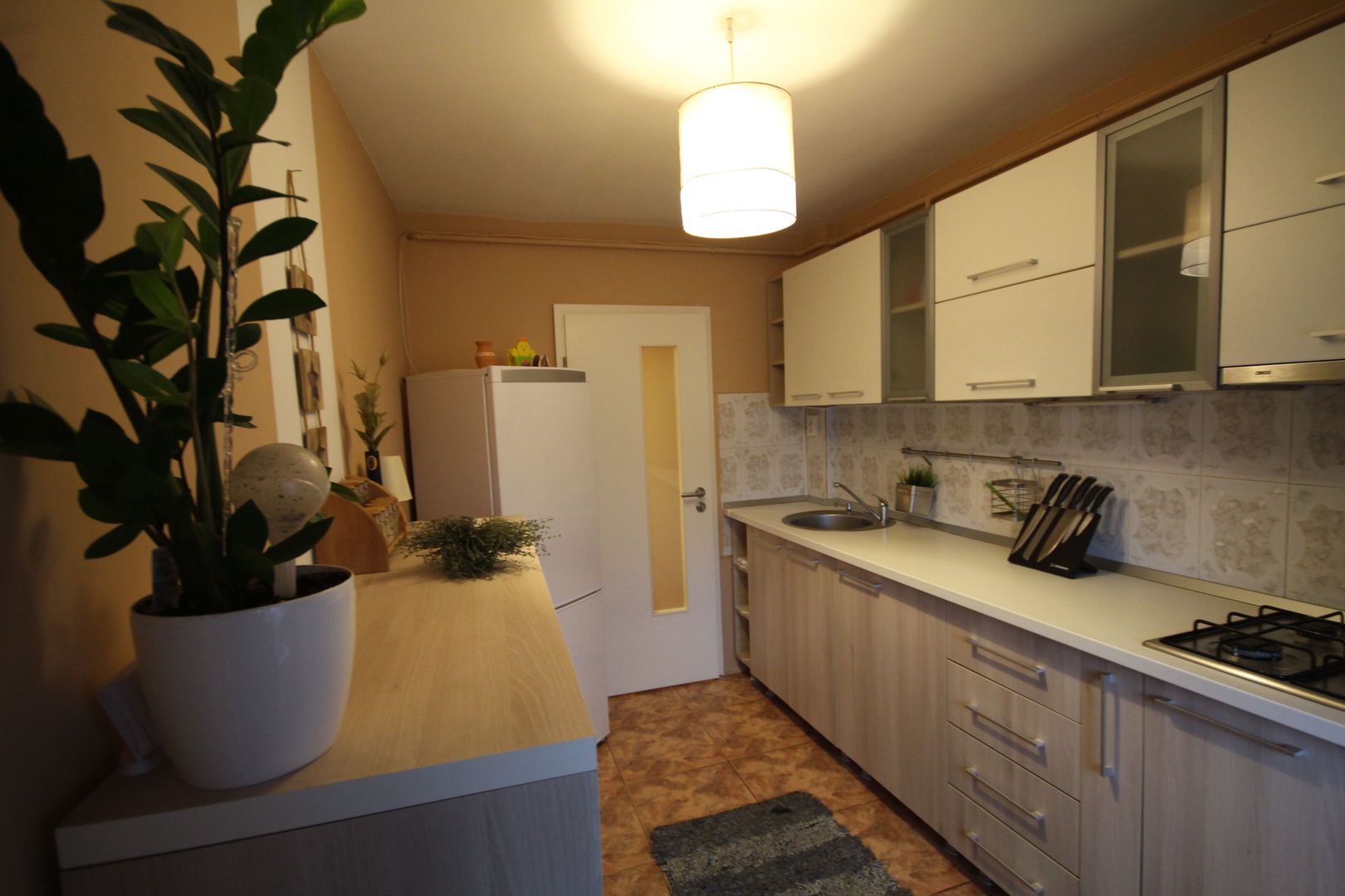 APARTAMENT DECOMANDAT - Poză 1