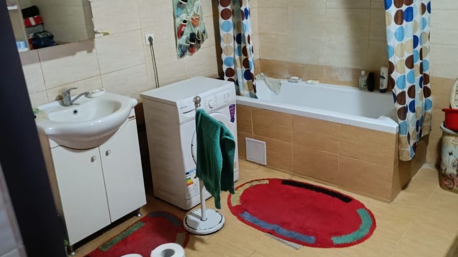 De vînzare casă cu 5 camere, sat Apoș, com. Bârghiș, jud. Sibiu - Poză 8