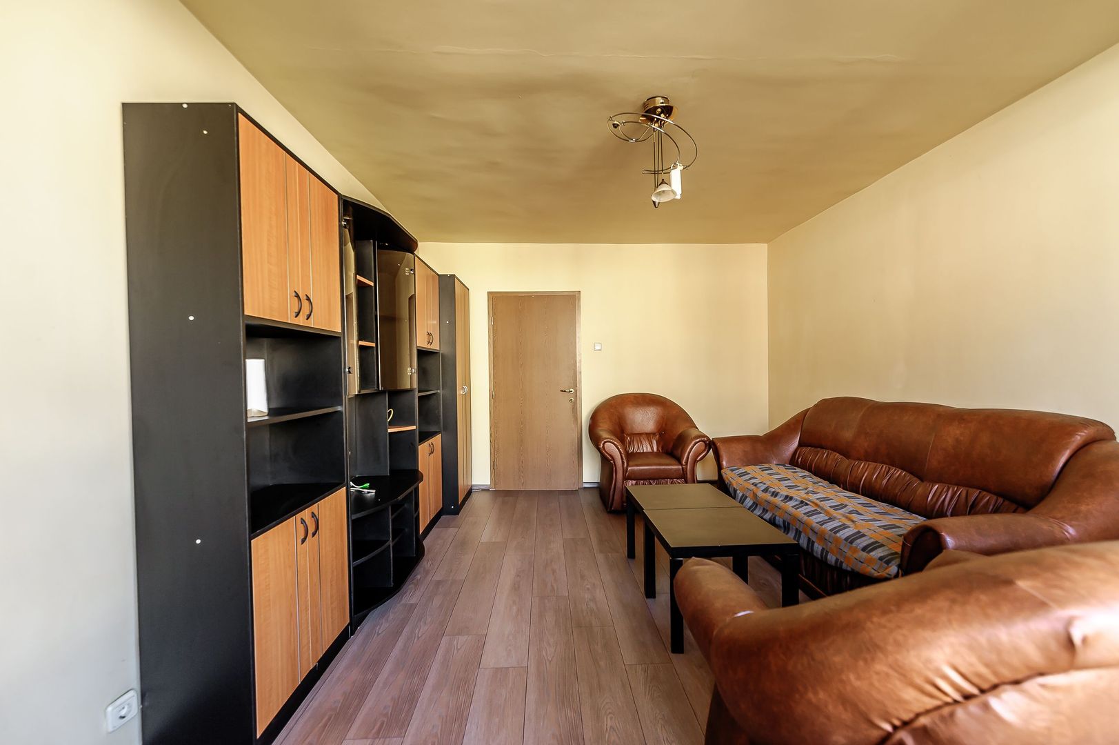 Apartament cu 3 camere etaj 3 zona Miorița, cartier Micalaca - Poză 2