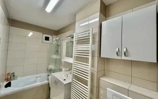 Apartament de închiriat în Sibiu – 3 camere, decomandat, 2 băi, 80 mp - Poză 17