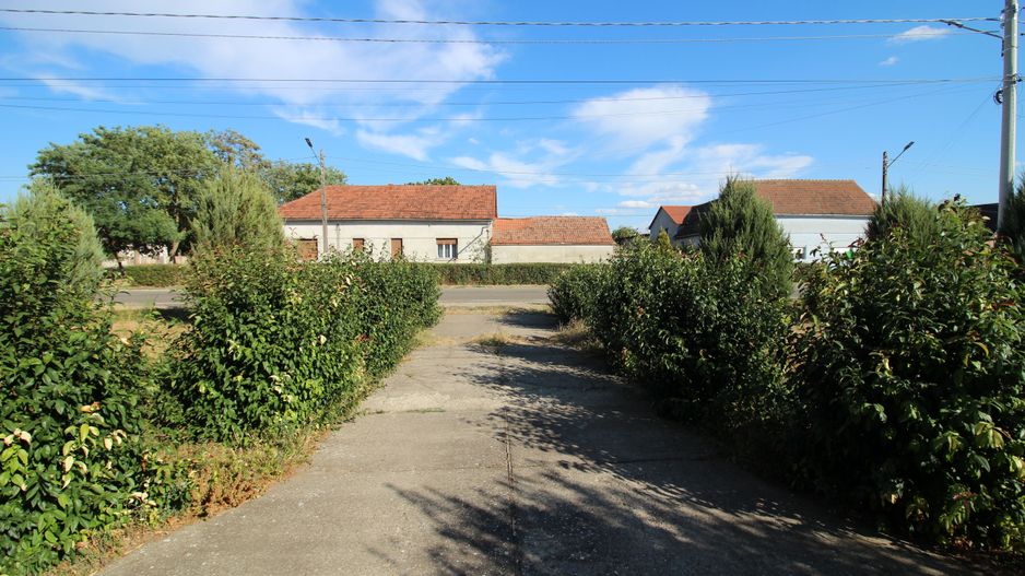 Proprietate cu potențial rezidențial și comercial | Comuna Pesac - Poză 13