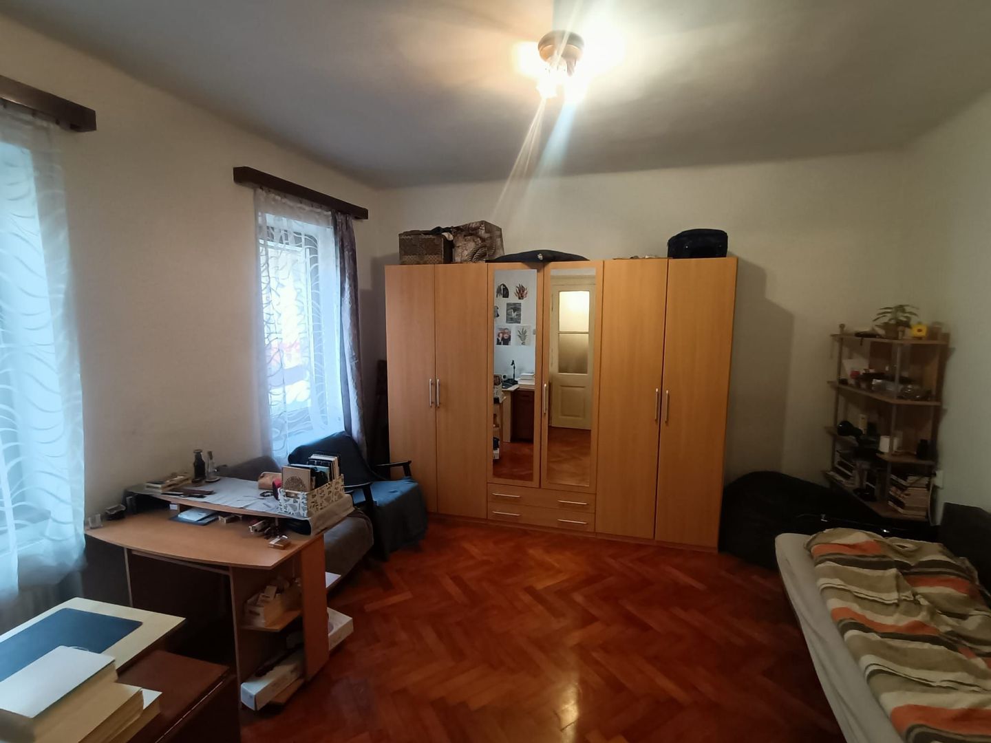 De vanzare! Apartament spatios la curte, zona centrala - Poză 3