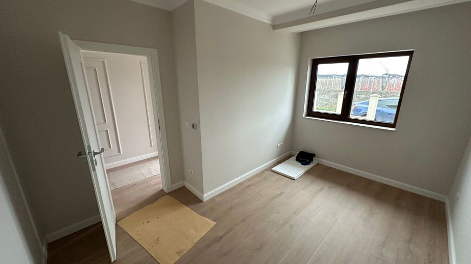 CASA TIP DUPLEX DESPARTIT PRIN GARAJ - Poză 29