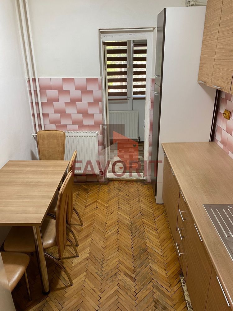 Etaj 1 . Decomandat. Zona Lipovei - Poză 5