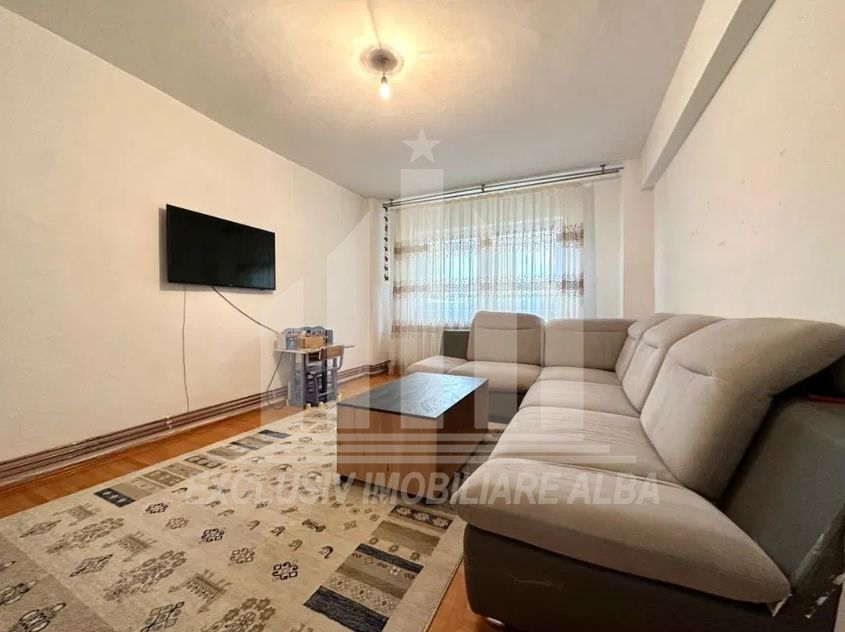 Apartament cu 3 camere decomandate, Cetate - Poză 1