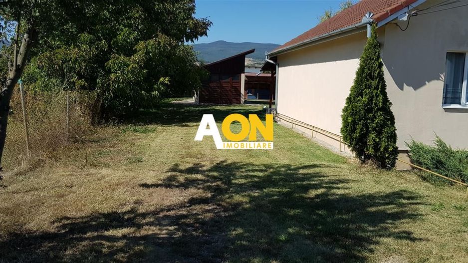 Casă de închiriat, 3 camere, cu terasă și garaj, Partoș - Poză 2