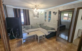 Apartament 3 camere in vila curte proprie, centrala,  5 min metrou - Poză 1