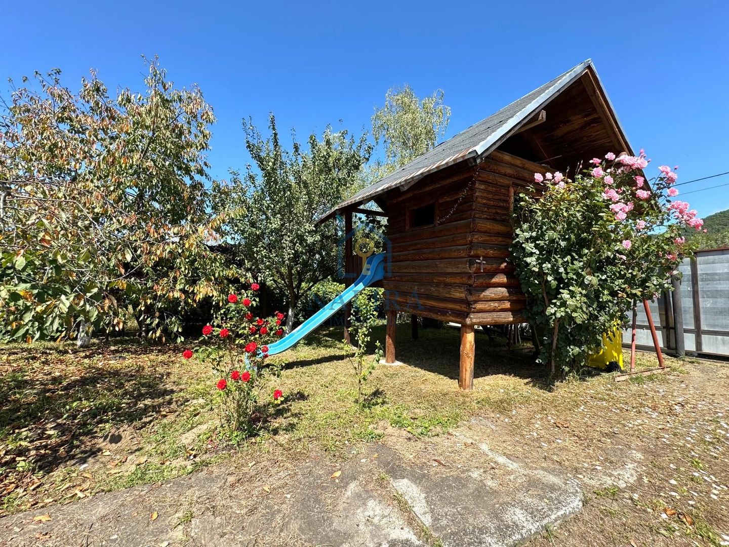 Casa spatioasa cu zona amenajata pentru ferma Cicarlau - Poză 2