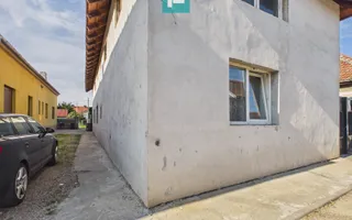 Casă P+E cu două apartamente, zona Drăgășani - Poză 20