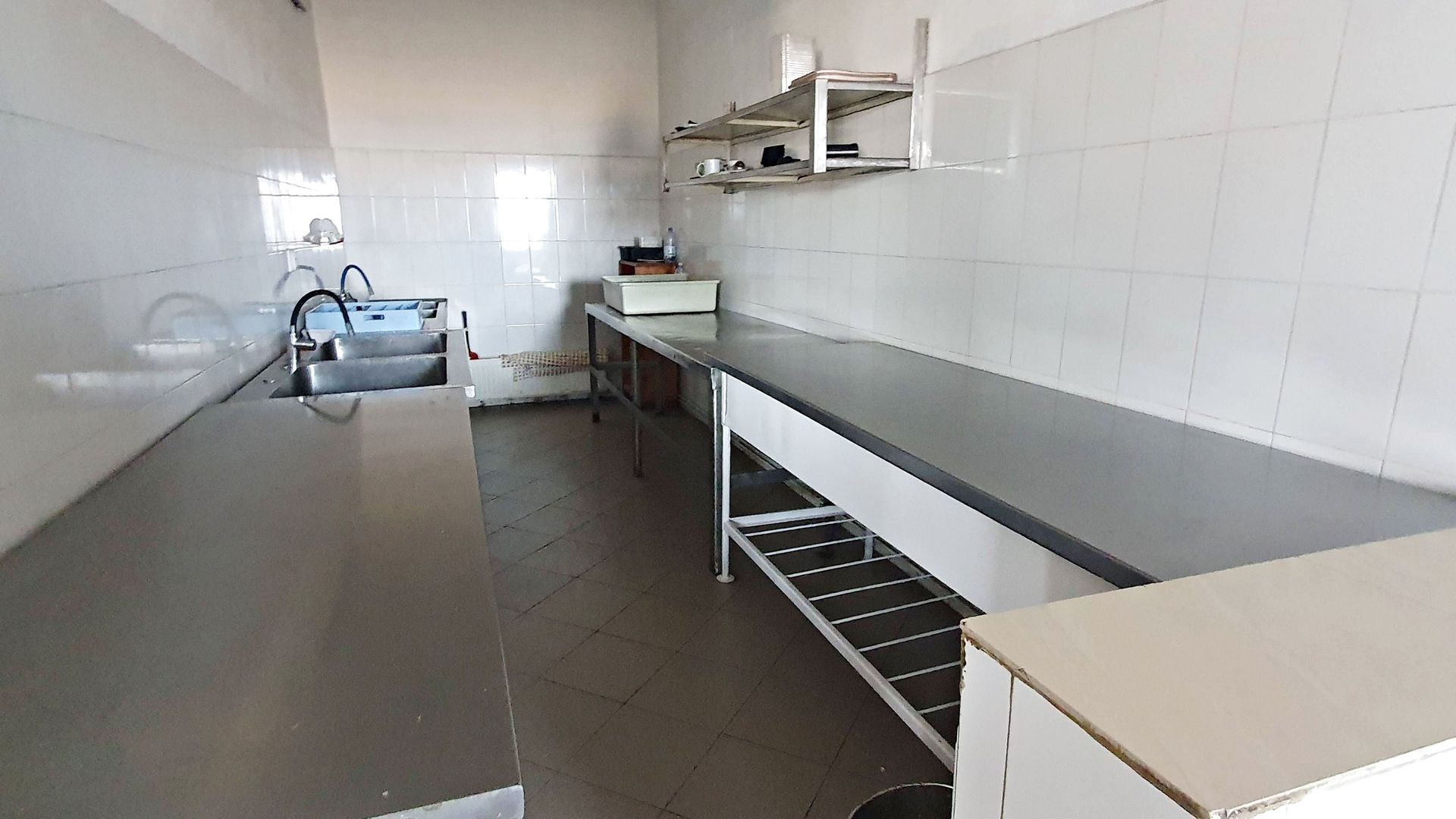 Afacere/Restaurant -Salon evenimente capacitate 600 persoane - Poză 18