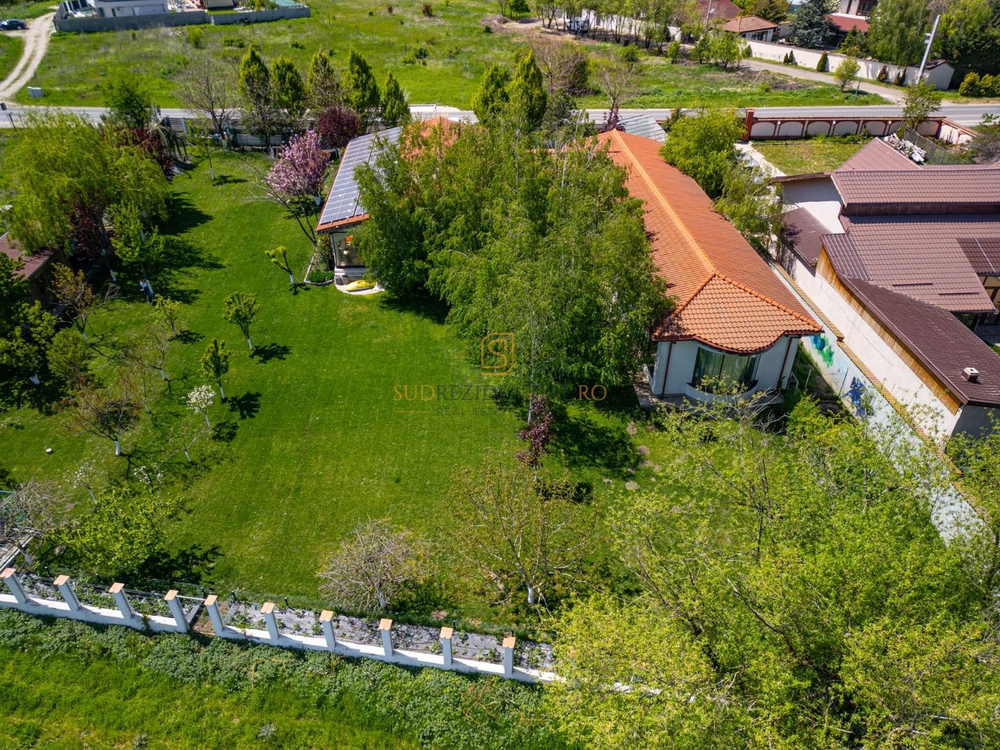 Resedinta spectaculoasa  – Vila exclusivista deschidere directa la lac - Poză 47
