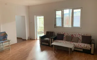  Casa cu teren generos de 1084 mp in centrul comunei Pischia, strada principala - Poză 12