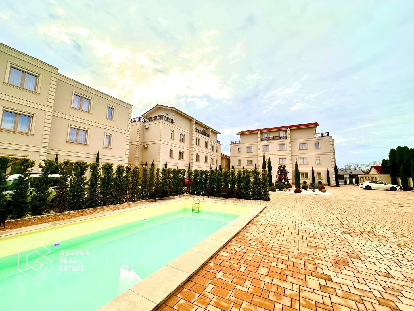 Apartament premium, zona Subcetate, 3 camere, 2 bai, loc parcare, sala, piscina - Poză 16