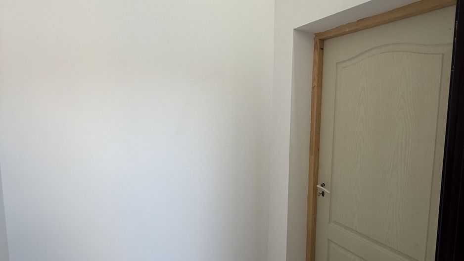 2 corpuri de Casă renovate + teren 125 mp Campina - Poză 22