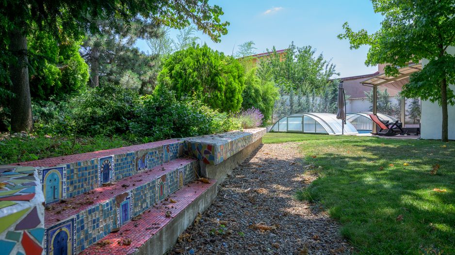 Vilă de arhitectură cu piscină, garaje și teren de 800 mp - Poză 56