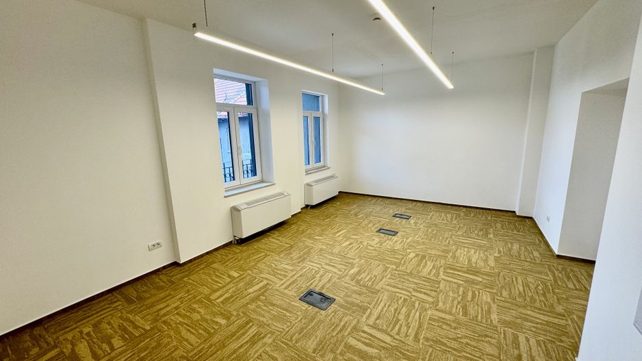 Cladire Brancoveneasca 30 de birouri 1100 mp dubla deschidere - Poză 10