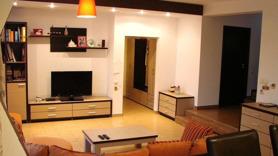 Vanzare vila individuala | 6 camere | Otopeni | Panouri solare - Poză 2