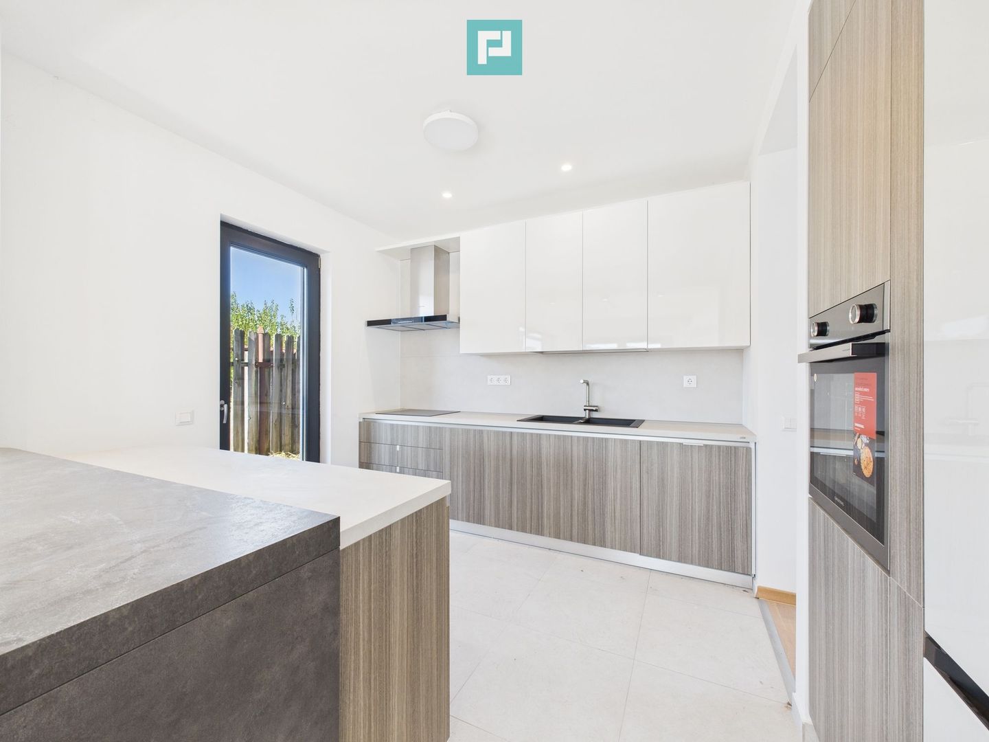 Casă modernă 3 dormitoare, curte generoasă și parcare dublă-CORBEANCA - Poză 11