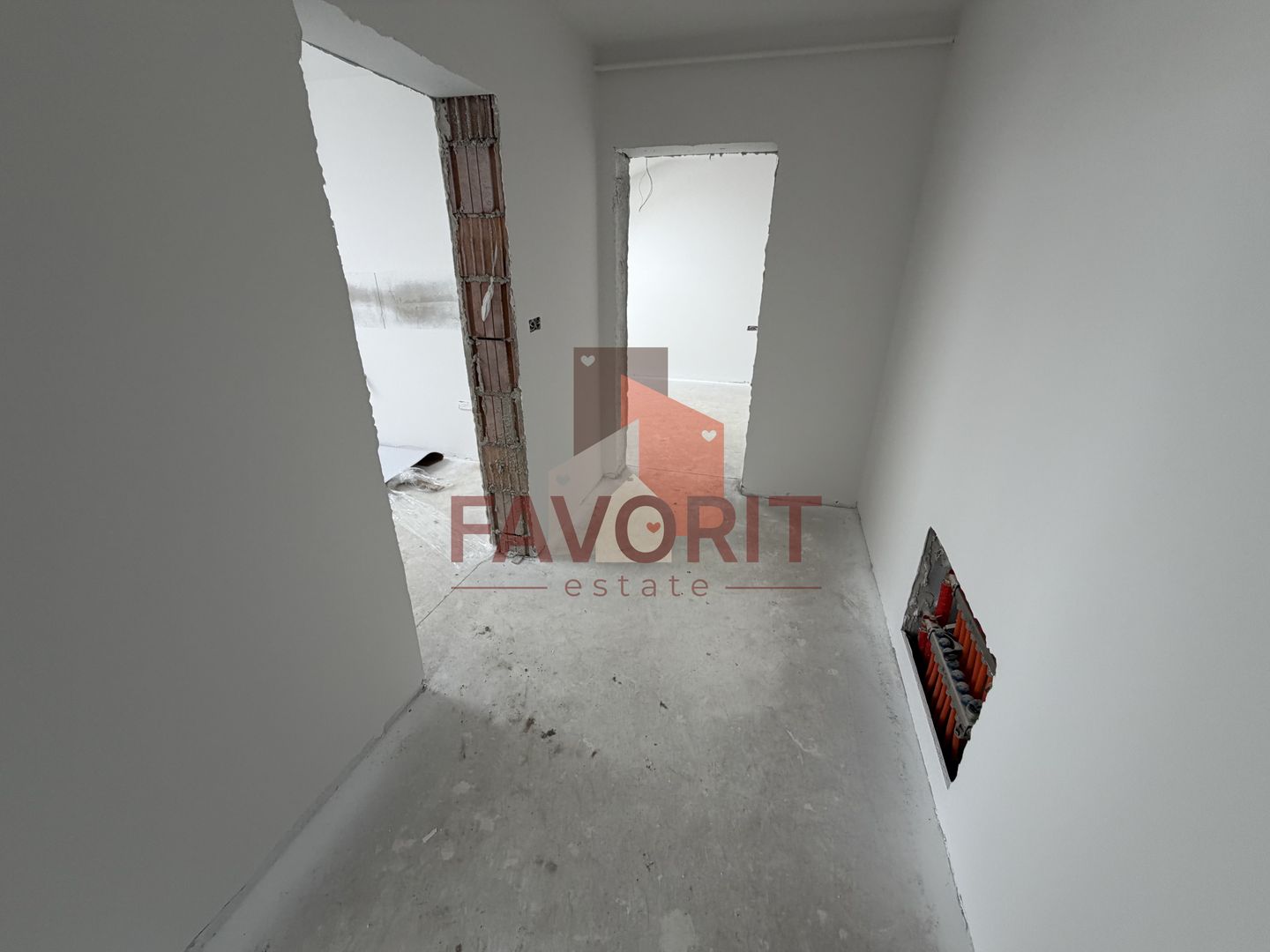 Decomandat. Zona Buziasului. Parcare in curte. - Poză 13