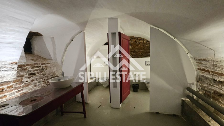 Imobil zona ultracentrala pretabil restaurant  schimbare destinatie - Poză 22