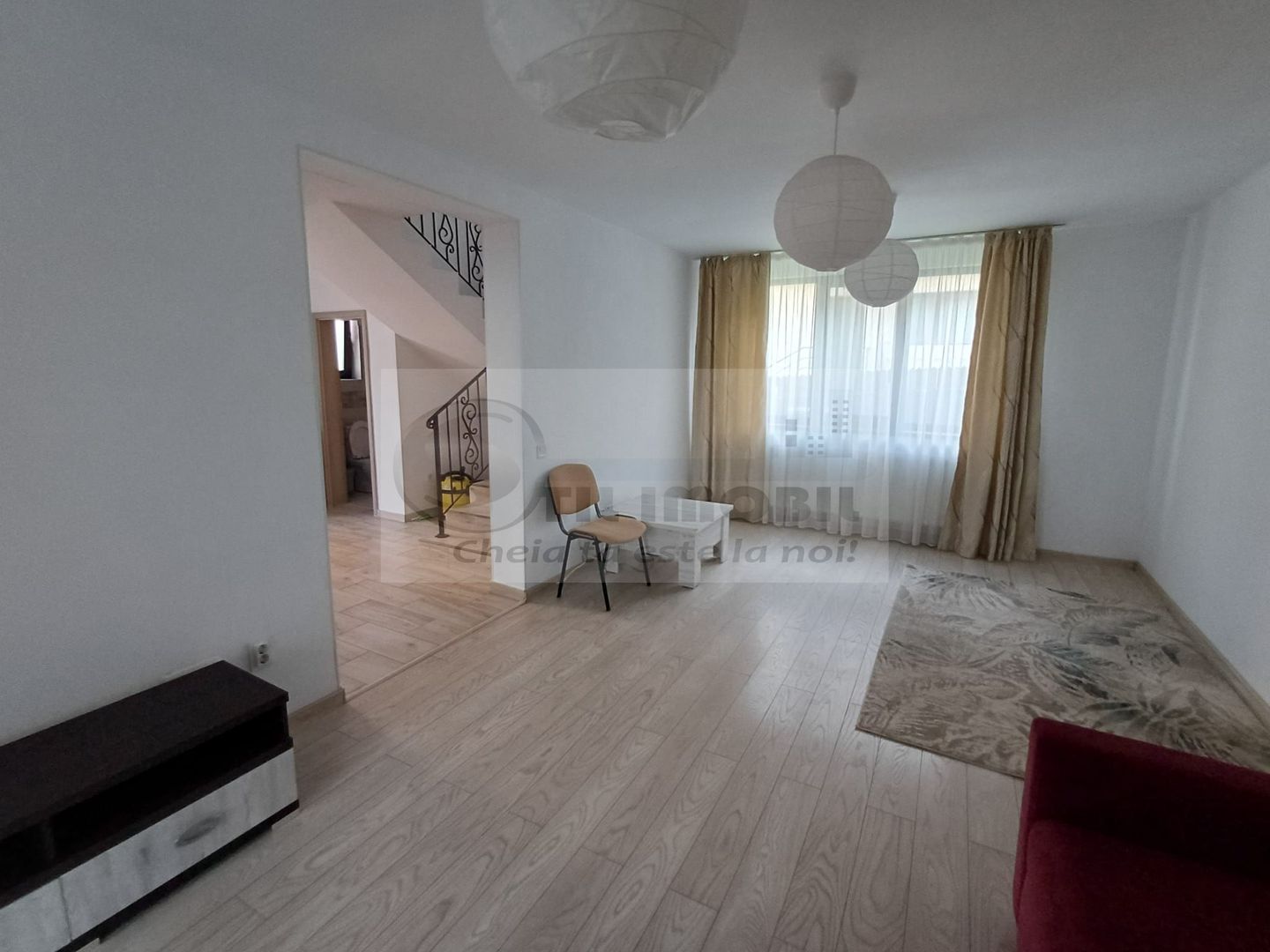 Casă 4 camere, 2 Locuri de parcare–Zona Valea Adanca- 830 euro - Poză 1